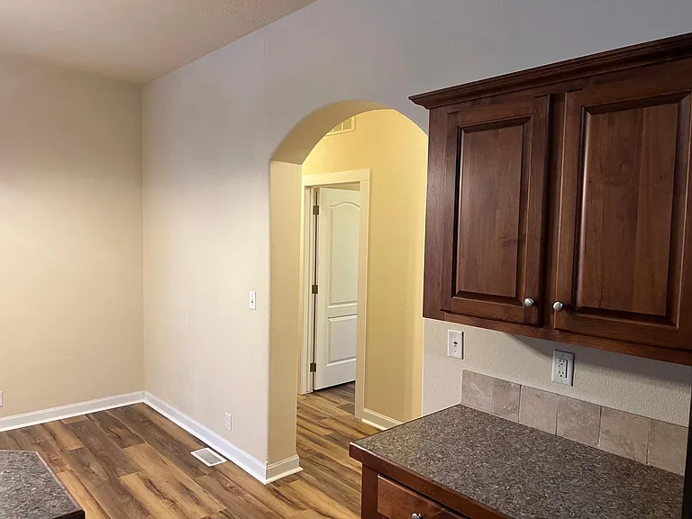 5910 Main St — Photo 10