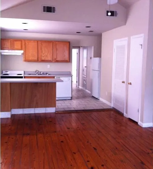 1137 Burdette St — Photo 2