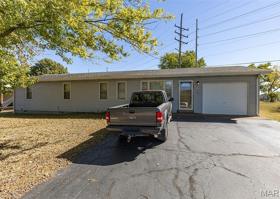 1st image of 703 1st St