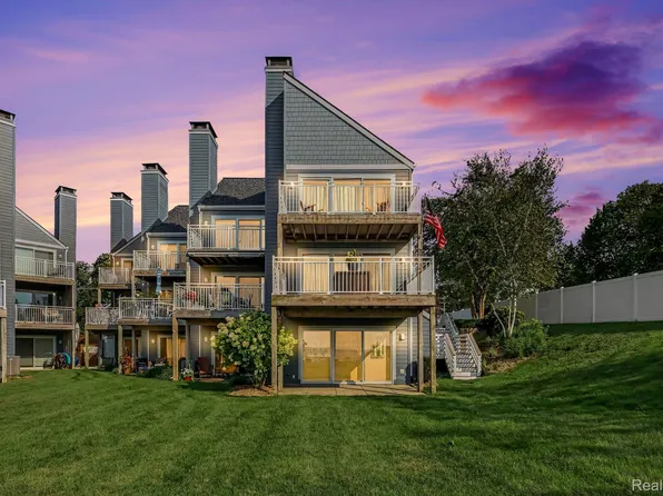 215 N Shore Dr APT 1, South Haven, MI 49090