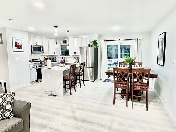 2nd image of 1500 Wyncote Cir