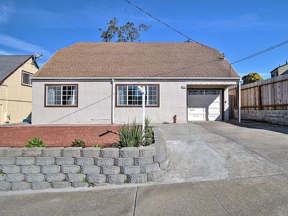 2nd image of 483 Lomond Dr