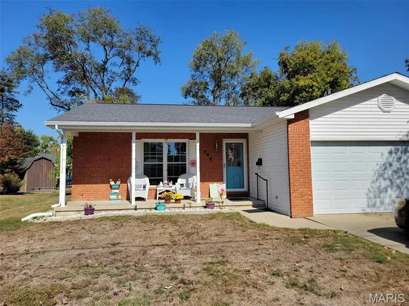 785 W Adams St, Nashville, IL 62263