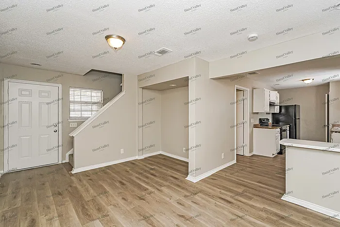 4 bed, 3.0 bath, 1418 sqft, $1,895 — Photo 4