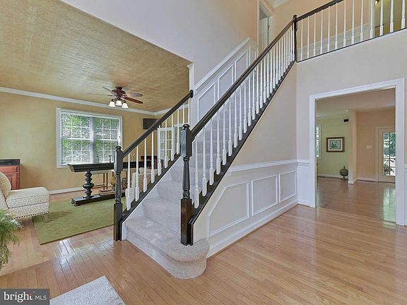 3rd image of 3226 Winmoor Dr