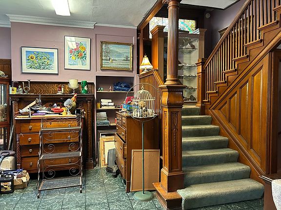 2nd image of 406 W 1st St