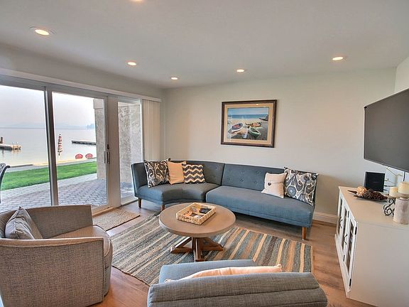 3rd image of 101 E Lake St #18C