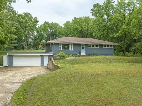 7272 N State Route 2, Leaf River, IL 61047