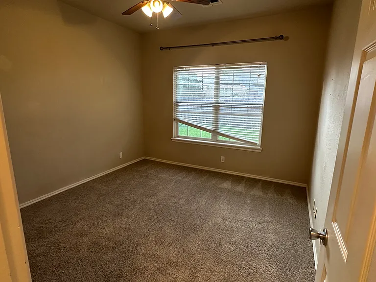 3901 Mayfair Dr — Photo 15