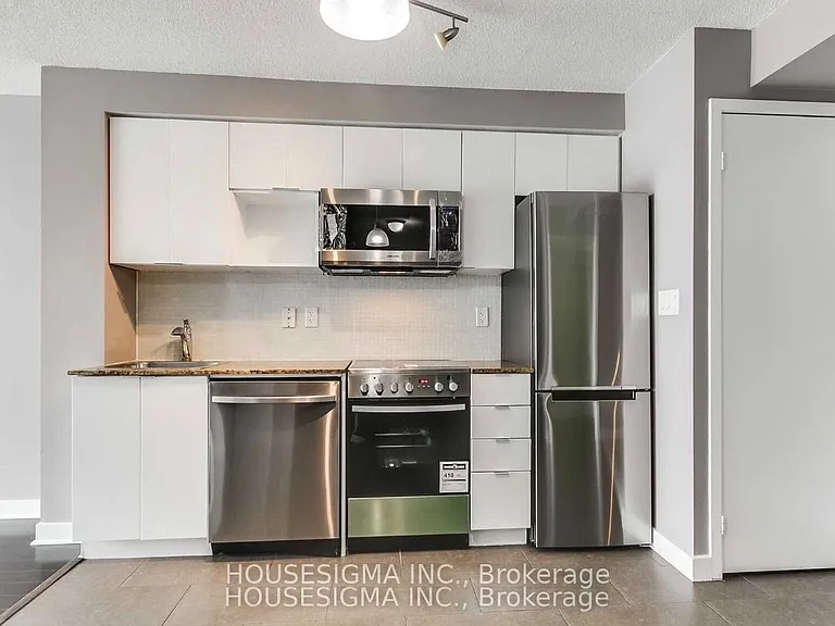15 Fort York Blvd #1601 — Photo 5