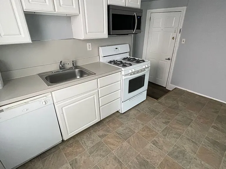 239 Bridge St — Photo 19