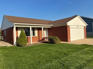 24407 Westpointe St, Brownstown, MI 48183