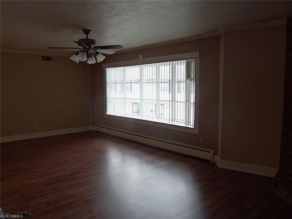 4th image of 4 Meadowlawn Dr Unit 24