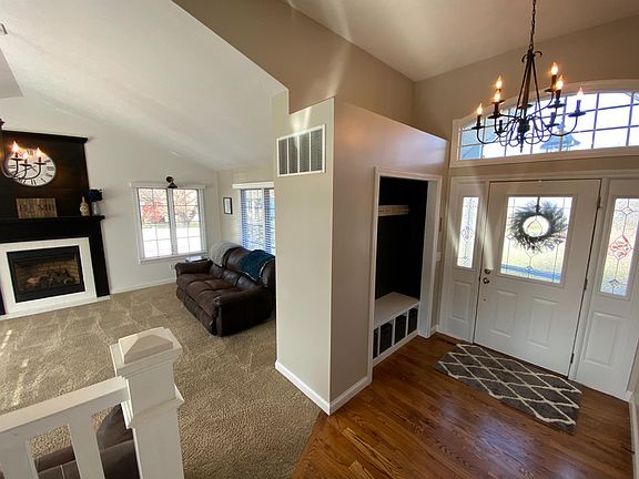 5th image of 204 Evergreen Dr