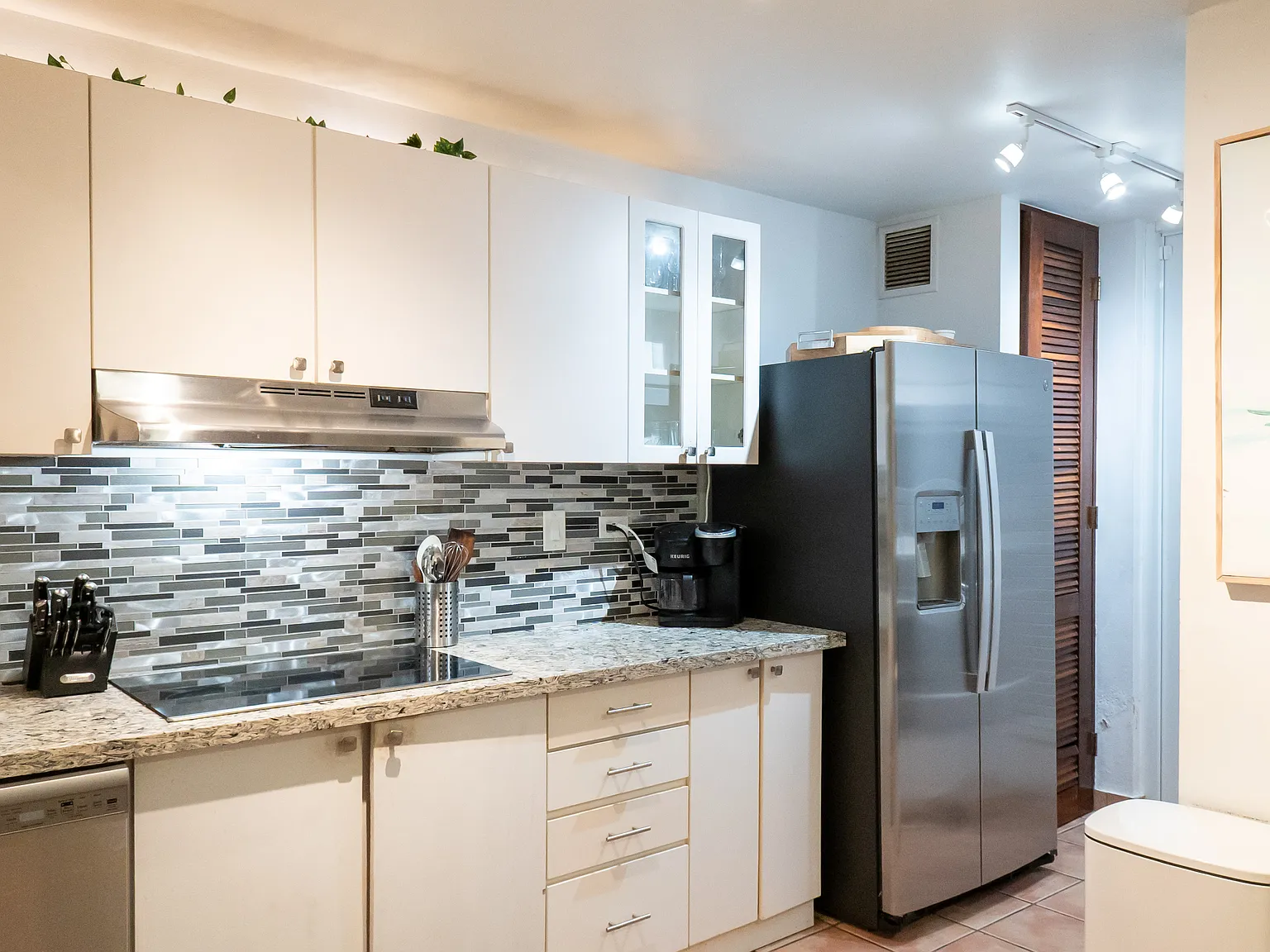 3 bed, 3.5 bath, 2500 sqft, $4,500 — Photo 3