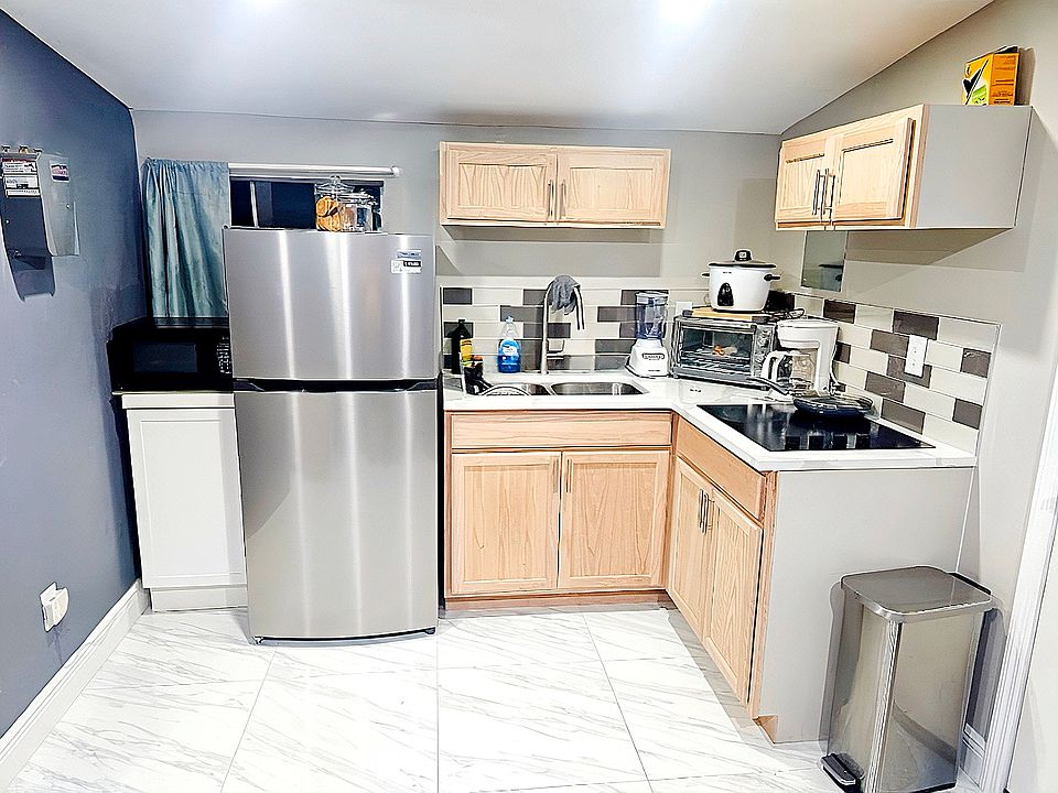 1st image of 10214 N 27th St #2