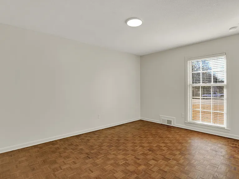 7126 Kings Castle Cv — Photo 24