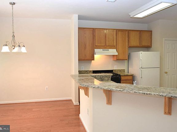 5th image of 8212 Catbird Cir Unit 101