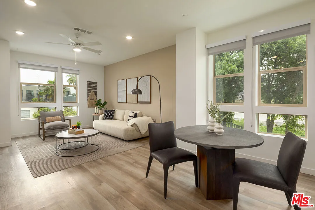 3 bed, 2.5 bath, 1727 sqft, $6,105 — Photo 3