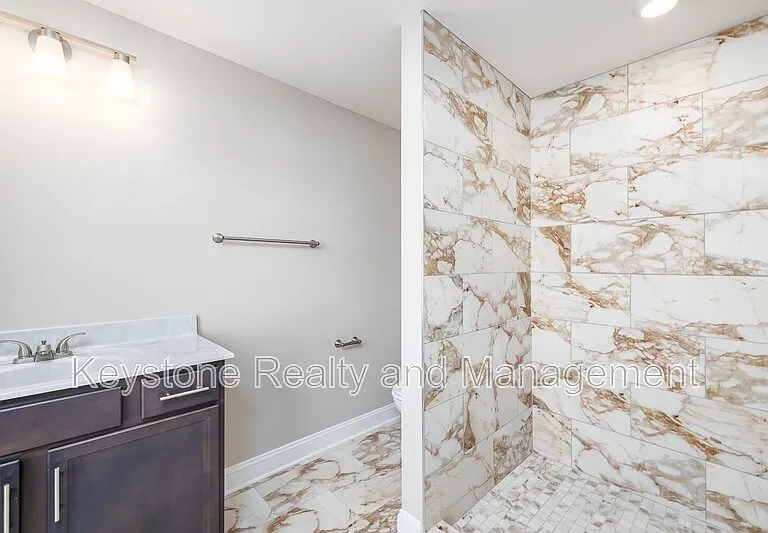 808 Lillian Grace Dr — Photo 9