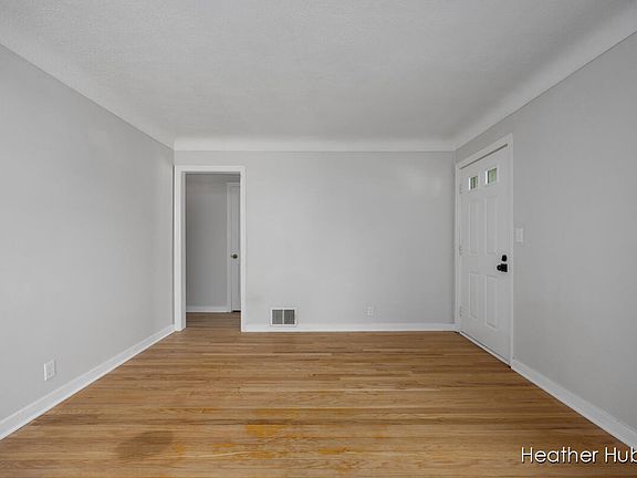 3rd image of 1342 Houseman Ave NE