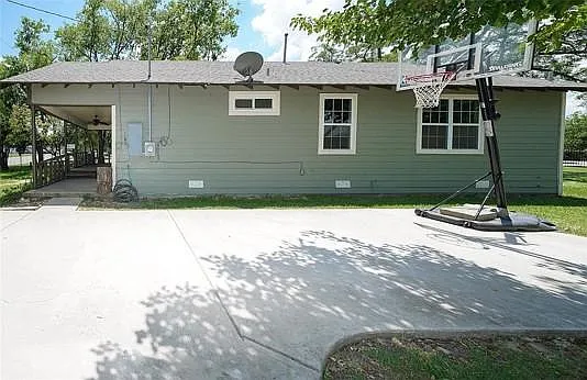 3 bed, 1380 sqft, $2,000 — Photo 3