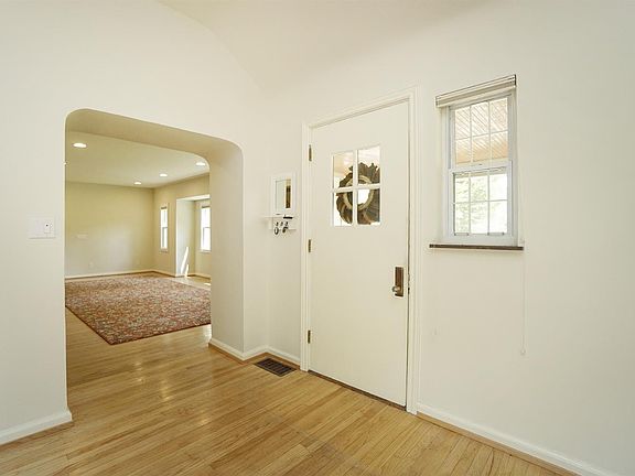 5th image of 72 Vermont Ave