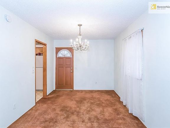 DINING ROOM - DOOR TO PATIO