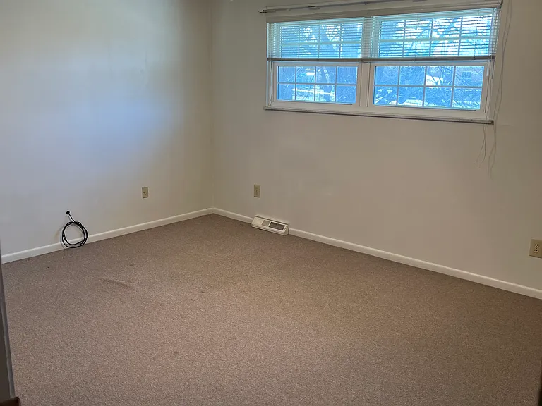 515 Greenfield Ln #B — Photo 20