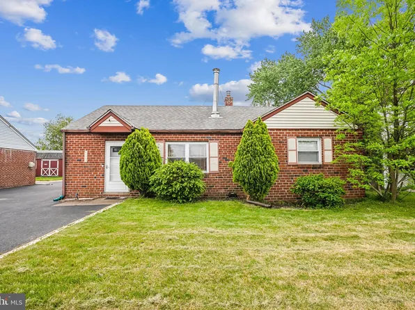 4620 Gary Dr, Bristol, PA 19007