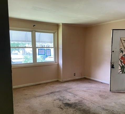 2nd image of 246 Queen St