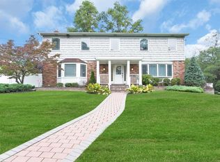 2 High Ridge Rd, Plainview, NY 11803