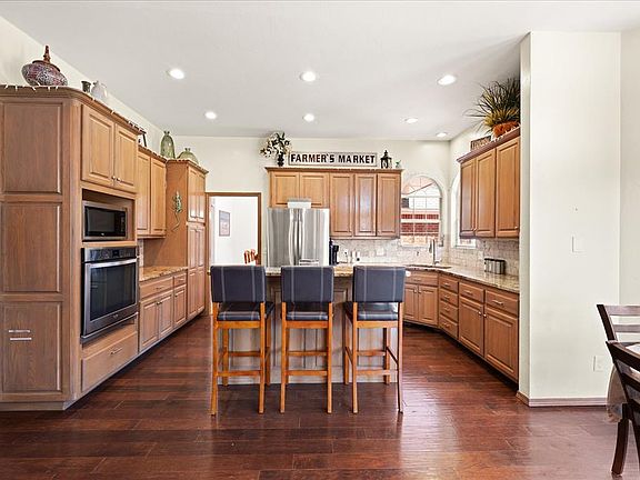 5th image of 1008 N Creek Dr