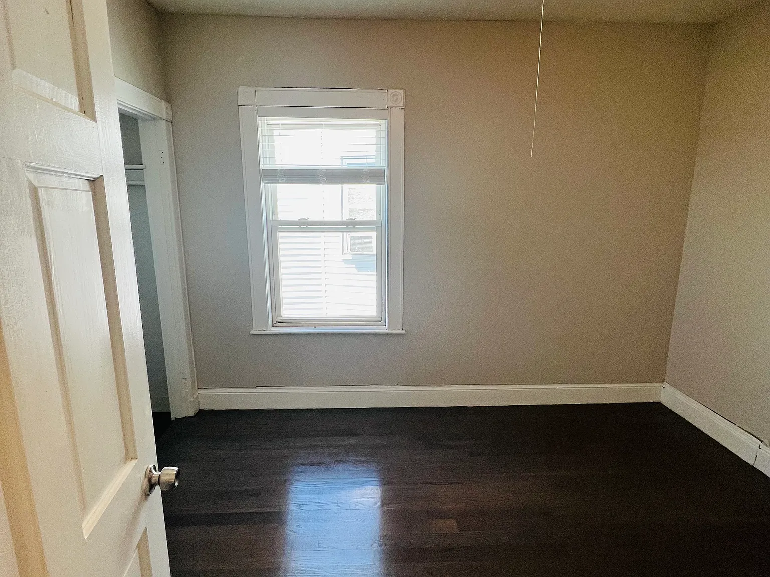 3 bed, 1.0 bath, 9999 sqft, $3,000 — Photo 4