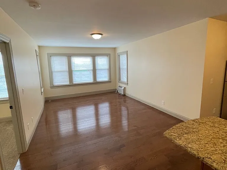 1404 E State St Apartments — Photo 14
