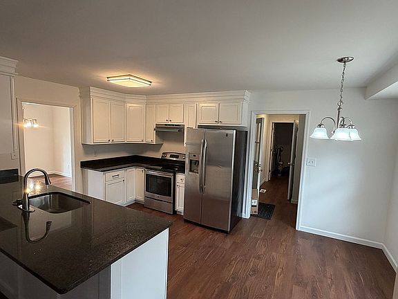 5th image of 214 Roxie Dr