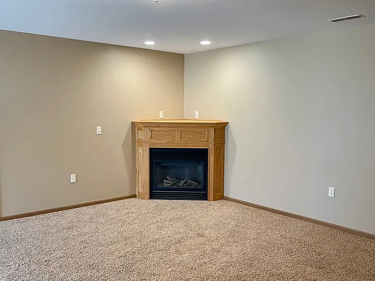 3552-3558 E Meadows Pl — Photo 23