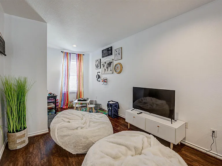 1815 Lewis St — Photo 34