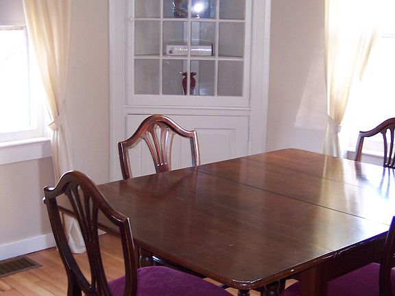 Dining Room w. built in china