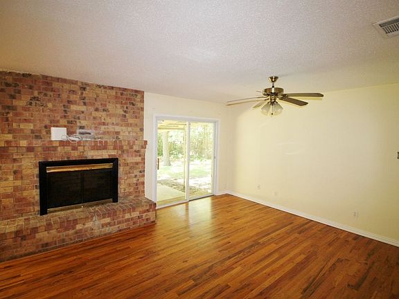 3rd image of 316 Willow Wood Ln