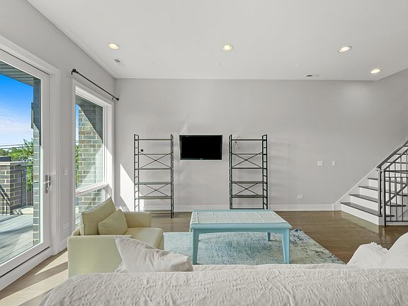 5th image of 1543 N Campbell Ave #3