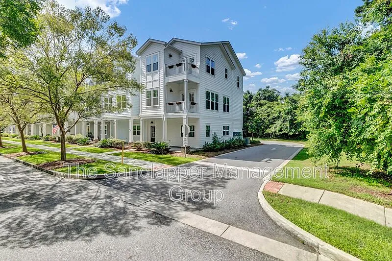 4 bed, 3.5 bath, 2259 sqft, $3,000 — Photo 2