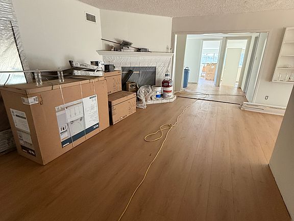 4th image of 7309 Corbin Ave