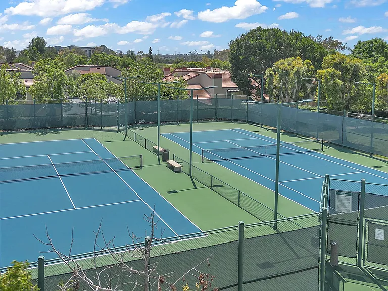 89 Stanford Ct — Photo 3