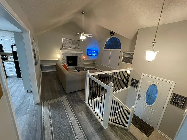 820 NE Bristol Dr — Photo 5