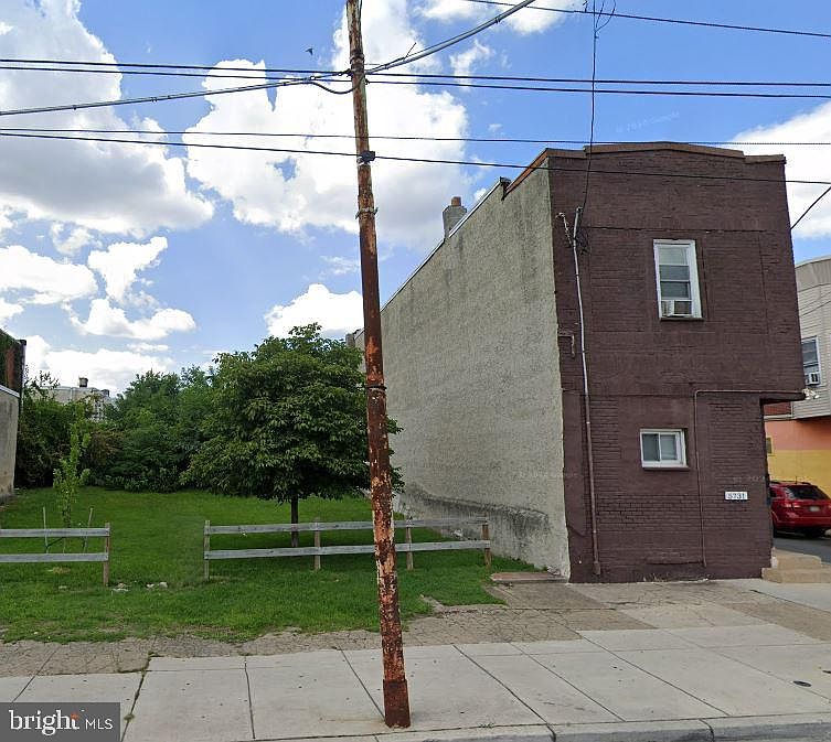 1st image of 5733 Woodland Ave