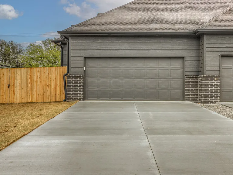 624 N Cedar Ave — Photo 36