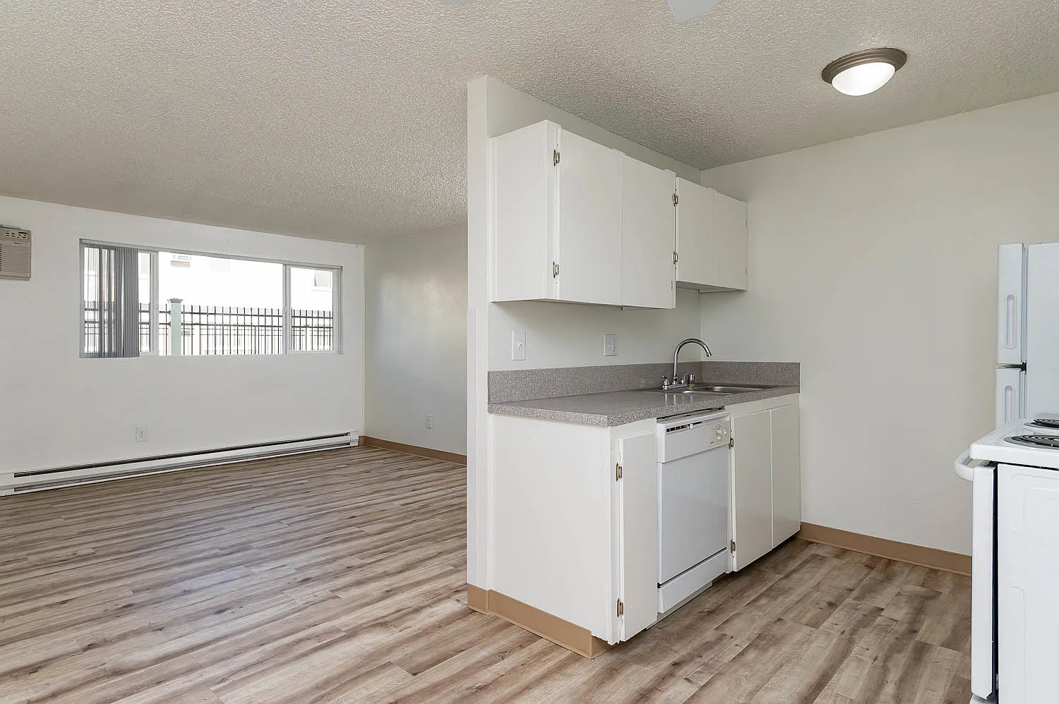 Americana Apartments — Photo 2