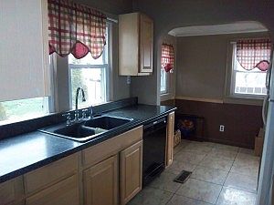 4th image of 148 Church St