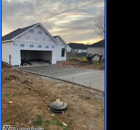 4th image of 90 Lone Oak Dr